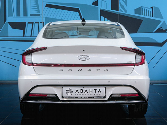 Hyundai Sonata business plus white
